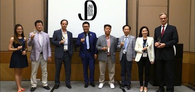 (From left) Gloria Au, Sales Manager of Crossfor HK Ltd; Hidetaka Dobashi, CEO of Crossfor Co Ltd; Tim Schlick, Chief Strategy Officer of Platinum Guild International; Fei Liu, Chairman of the Competition judging panel; Honorary Life Founding President and Supervisor Chan Ming Wing, President Johnny Cheng, and Director – General Amy Yan of Tahitian Pearl Association Hong Kong and Wolfram Diener, Senior Vice President of UBM Asia Ltd toast the launch of the JNA Jewellery Design Competition 2018/19