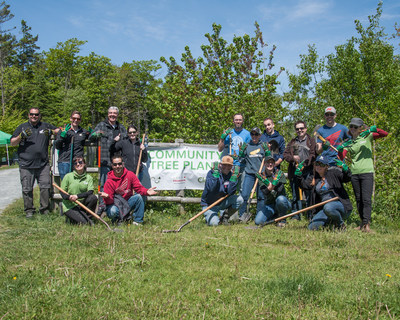 Forest Recovery Canada and Honda plant in Dartmouth, Nova Scotia. Through an ongoing partnership since 2013, Honda has supported the planting of nearly 100,000 trees across Canada. (CNW Group/Forests Ontario)