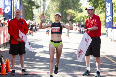 Dayna Pidhoresky wins the 2018 Scotiabank Vancouver Half-Marathon. (Photo credit: Inge Johnson / Canada Running Series) (CNW Group/Scotiabank)