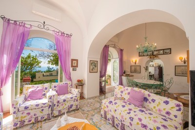 Carrington Italia's exclusive Casa del Fico boasts a traditional Italian kitchen, comfortable living area, brightly decorated bedrooms and beautifully appointed en suite bathrooms featuring handcrafted Italian tiles.