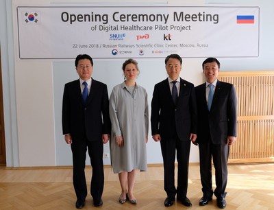 Guests at the ceremony pose for a photo session at Central Clinical Hospital No. 1 of Russian Railways in Moscow, on June 22. They are, from left: Na Ki-Young, head of external cooperation at Seoul National University Bundang Hospital; Elena Zhidkova, head of Russian Railways’ Central Healthcare Directorate; Park Neung-Hoo, Minister of South Korea’s Health and Welfare; and Yun Kyoung-Lim, KT’s senior executive vice president and head of the Future Convergence and Global Business Office. (PRNewsfoto/KT Corp.)