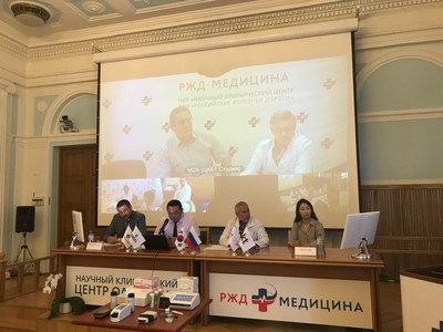 Staff members of KT Corp. and Central Clinical Hospital No. 1 of Russian Railways in Moscow demonstrate telemedicine service with their counterparts at a hospital in Yaroslavl, some 300 km away, on June 24. (PRNewsfoto/KT Corp.)