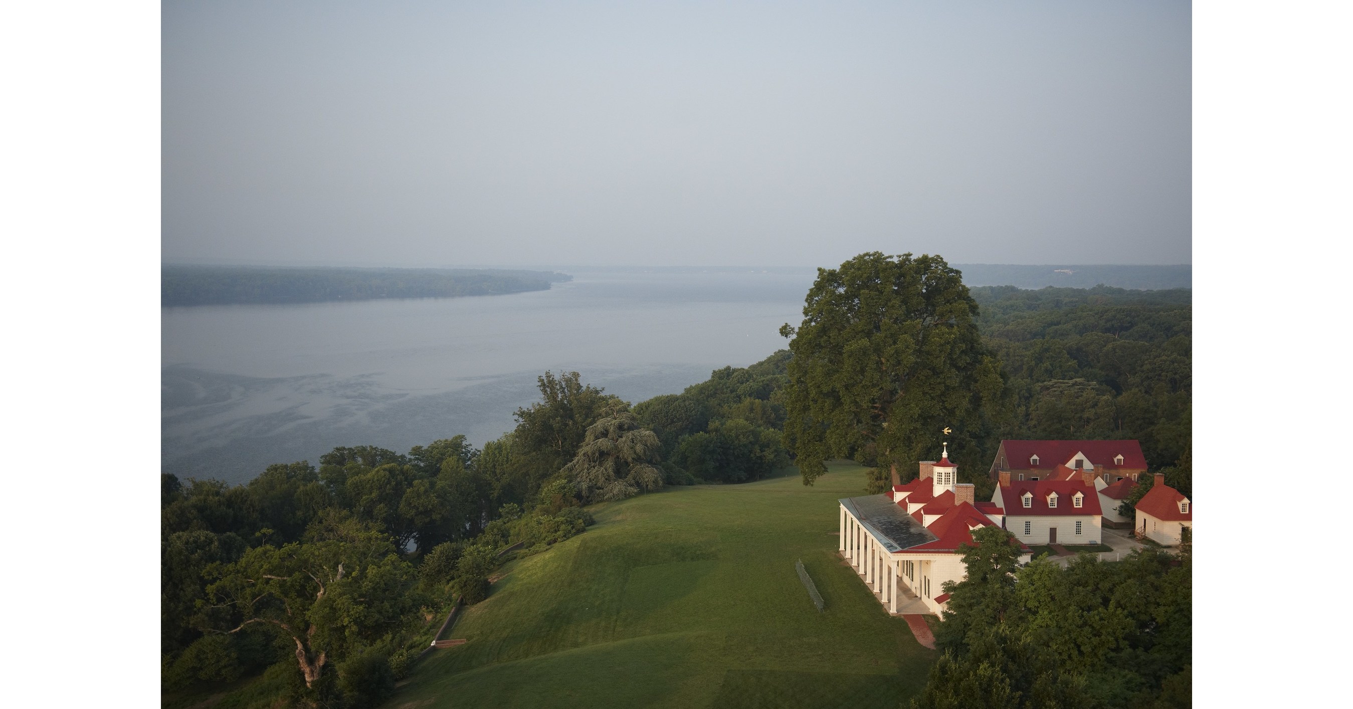 Маунт вернон. Гора Вернон. Штат Вашингтон город Маунт Вернон. Mount Vernon Virginia. Особняк Джорджа Вашингтона.