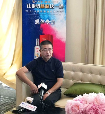 Wang Hongbo was interviewed at the banquet by several Chinese media organizations