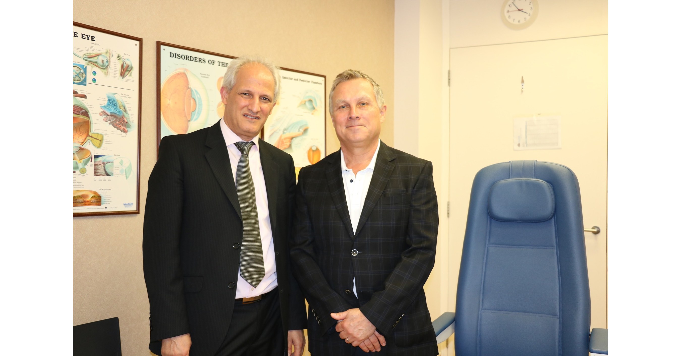 Moorfields Dubai Consultant Performs Trifocal Lens Implant Procedure