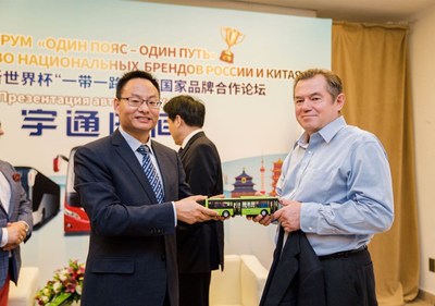 Hu Huaiban (left), General Manager of International Business of Yutong Bus, gives Yutong bus model as present to Sergey Glaziev (right), advisor to the president of the Russian Federation