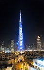 Le plus haut tableau d'affichage des matchs football en direct au monde situé sur le Burj Khalifa d'Emaar à Dubaï captive l'attention des visiteurs