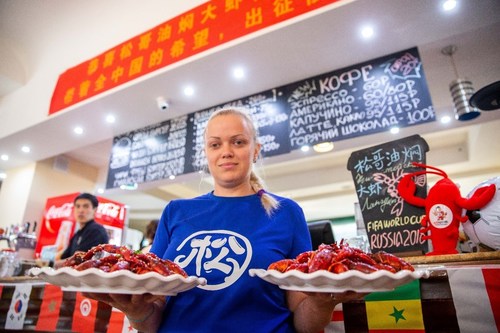 Uniquely Chinese, Distinctly Russian: Songge Crawfish Brings New Snack to Football Fans