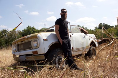 Aaron Kaufman returns to Discovery en Espaol with his own show CAMBIO DE VELOCIDAD CON AARON KAUFMAN