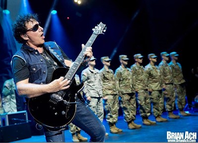Neal Schon Performs 