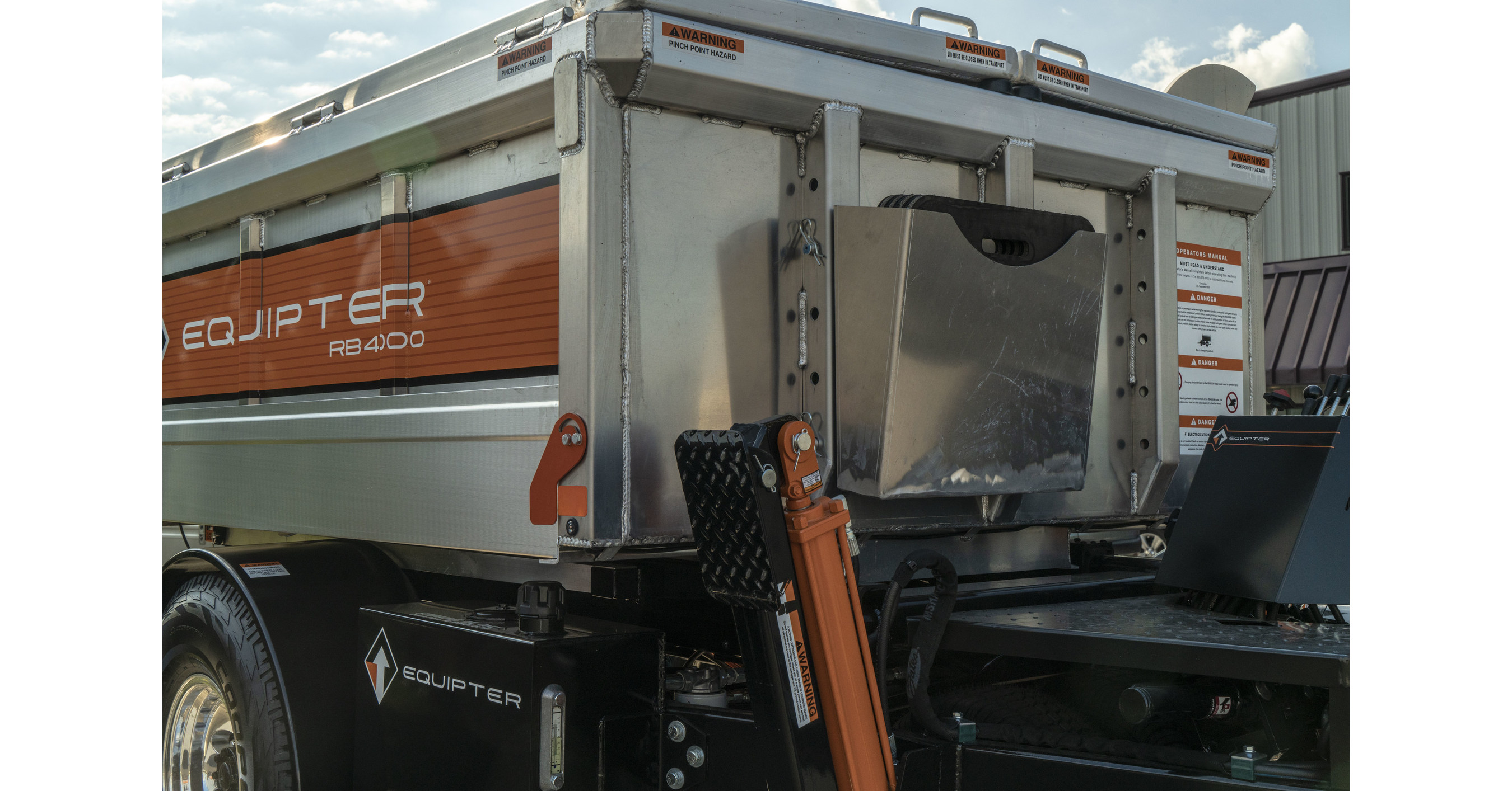 Equipter Updates Features on RB4000 Roofing Trailer