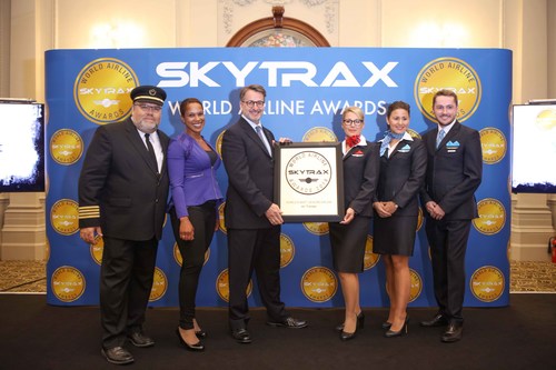 Jean-François Lemay, President-General Manager of Air Transat, accepted the Skytrax award at the official ceremony in London (CNW Group/Transat A.T. Inc.)