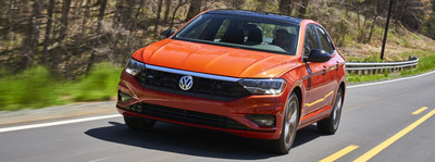 The stylish 2019 Volkswagen Jetta turns heads, offers great performance and is easy on fuel.