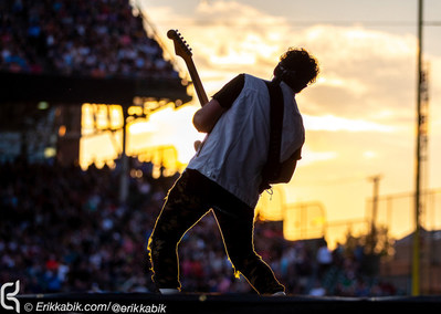 Neal Schon Performs with Journey on the Journey & Def Leppard 2018 Tour