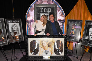 Taylor Swift Shines Bright With Diamond And Platinum Certifications