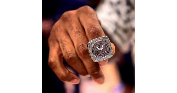 The basketball champions' rings with 640 diamonds - BBC News