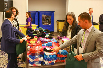 OppenheimerFunds General Counsel Cynthia Lo Bessette and colleagues volunteer with Cradles to Crayons and the Boys & Girls Clubs of Chicago during the firm’s Distribution Symposium in Chicago. (PRNewsfoto/OppenheimerFunds)