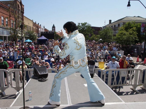 World-famous Collingwood Elvis Festival unites Tribute Artists from around the world July 27 – 29, 2018. Photo by Dave West Photography. (CNW Group/Town of Collingwood)