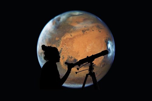 Calling astronomers of all ages! Ontario Science Centre hosts MarsFest on July 27, 2018 from 8 p.m. to 1 p.m. to celebrate Mars at opposition. This family-friendly event is free. (CNW Group/Ontario Science Centre)