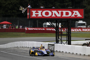 Rossi domina el Honda Indy 200