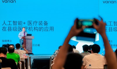 瓦里安全球副总裁兼大中华区总裁张晓博士受邀，就《人工智能+医疗装备在县级医疗机构的应用》发表了主旨演讲