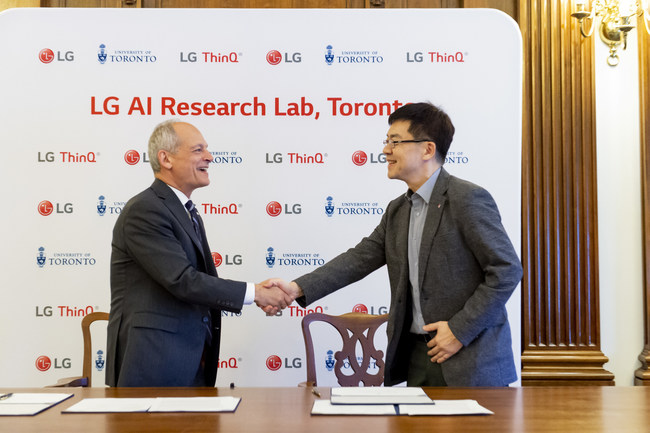 Dr. Meric Gertler, President, University of Toronto, congratulates Dr. I.P. Park, President & Chief Technology Officer, LG Electronics Inc., on the announcement of LGs North American AI Research Lab that establishes the company as a global leader in AI research. The company also entered into a multi-million dollar research partnership with the University of Toronto.