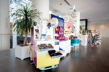 This month, eBay takes over retail concept store, The New Stand, in Brookfield Place and the Union Square subway station to bring a collection of new and unique items from Akron, OH to New York City shoppers.