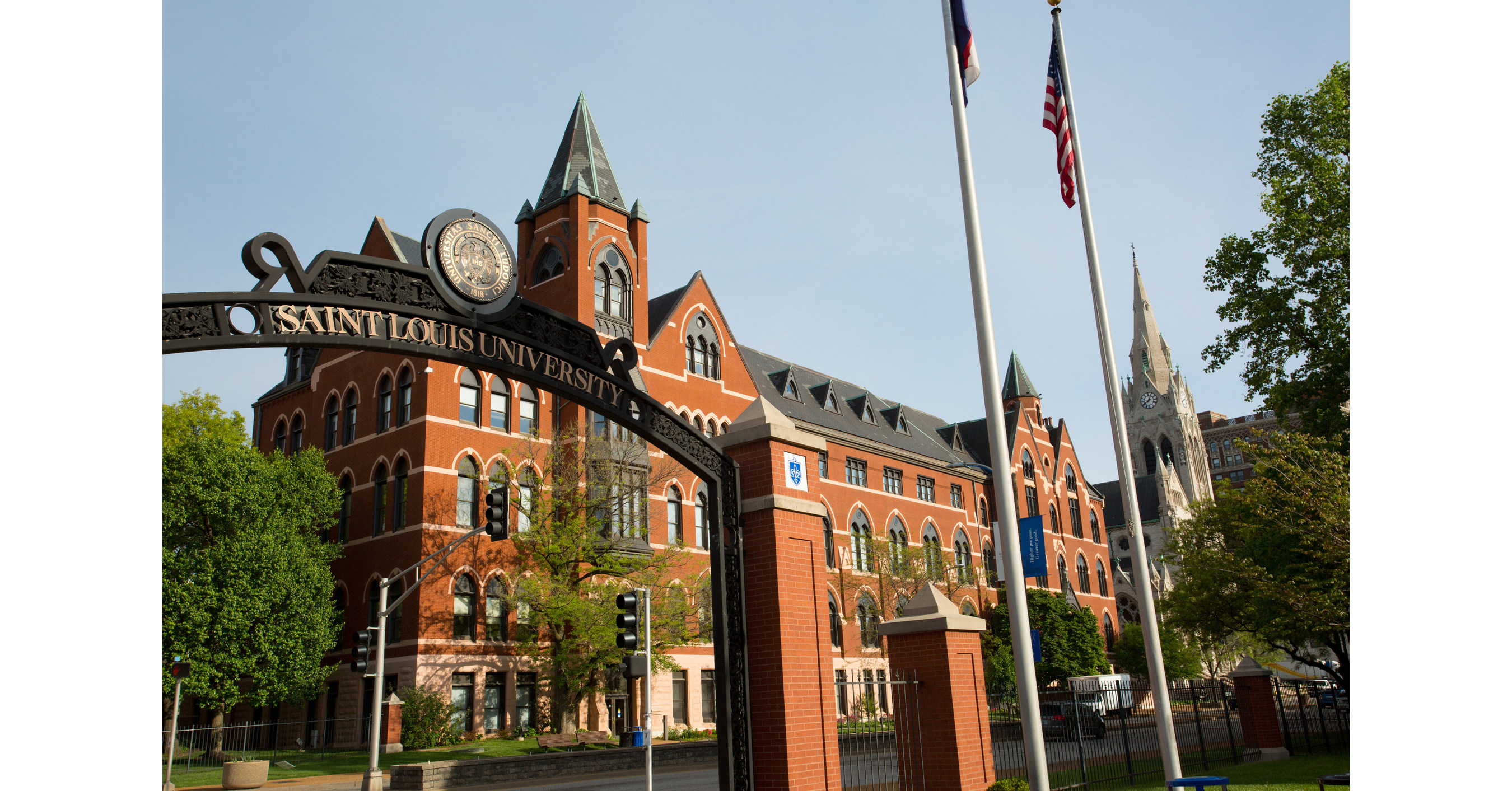 St university. Сент-Луисский университет. Saint Louis University США. Университет сент-Луиса, Мадрид. Католический университет сент Луиса.