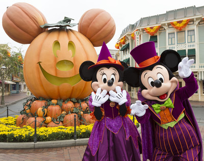 MICKEY MOUSE AND MINNIE MOUSE CELEBRATE HALLOWEEN TIME AT DISNEYLAND RESORT (ANAHEIM, Calif.) - During Halloween Time at the Disneyland Resort, guests encounter beloved characters dressed in fun seasonal costumes, including Mickey Mouse and Minnie Mouse. The Halloween season at the Disneyland Resort, which features special attractions and entertainment, runs from Sept. 7 through Oct. 31, 2018. (Scott Brinegar/Disneyland Resort)