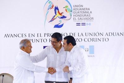 From left to right: President Salvador Snchez Cern from El Salvador, President Juan Orlando Hernndez from Honduras, and President Jimmy Morales of Guatemala celebrate the addition of El Salvador to the Northern Triangle Customs Union.
