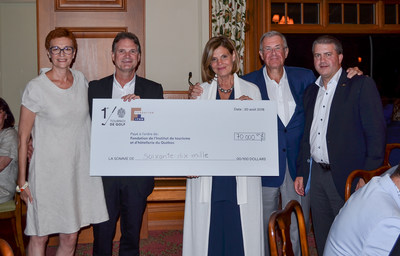 De gauche à droite : Paloma Fernandez, directrice générale de la Fondation de l’Institut de tourisme et d’hôtellerie du Québec (ITHQ), Guy Larivée, président-directeur général de Hector Larivée et président du Conseil d’administration de la Fondation de l’ITHQ, l’honorable Liza Frulla C.P., C.M., O.Q., directrice générale de l’Institut de tourisme et d’hôtellerie du Québec (ITHQ), Richard Cacchione, administrateur de société, et Allan Hogg, vice-président et chef de la direction financière Cascades inc., tous deux membres du conseil d’administration de la Fondation de l’ITHQ et du comité organisateur du tournoi de golf. (Groupe CNW/Fondation de l'ITHQ)