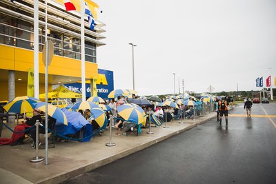 IKEA Quebec welcomes thousands through its doors on opening day (Photo Credit: Stéphane Audet) (CNW Group/IKEA Canada)