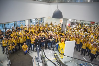 Des milliers de visiteurs à la grande ouverture du magasin IKEA de Québec. (Crédit Photo: Stéphane Audet) (Groupe CNW/IKEA Canada)