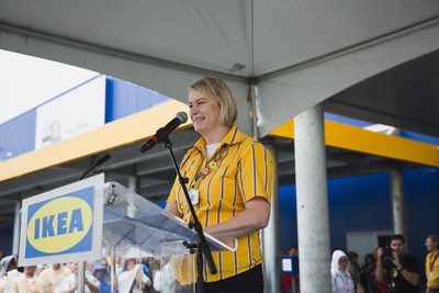 Des milliers de visiteurs à la grande ouverture du magasin IKEA de Québec. (Crédit Photo: Stéphane Audet) (Groupe CNW/IKEA Canada)