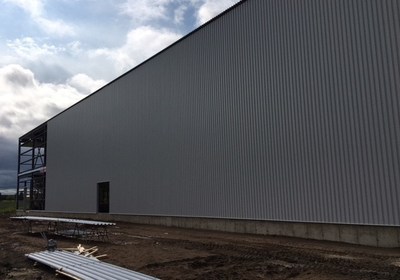 Roof and walls nearing completion at Tricho-Med’s Canton facility in Brownsburg, Quebec, August 2018 (CNW Group/LGC Capital Ltd)