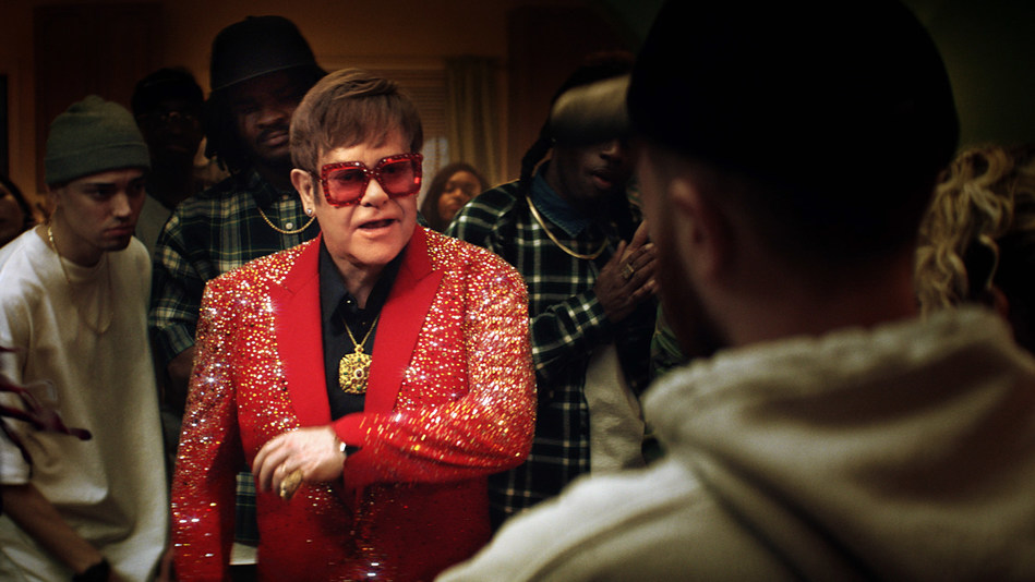 Elton John Als Rapper Neuer Snickers Werbespot Liefert Den Beweis