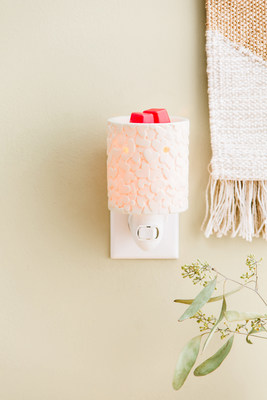 $7 from every Scentsy Share Your Heart mini warmer will be donated to charity.