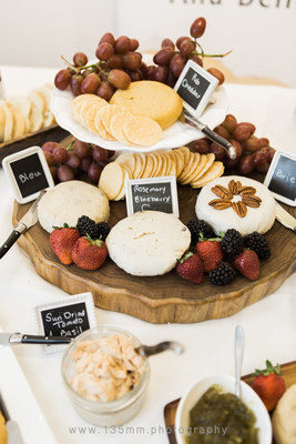Delicious dairy-free cheese offerings from Fauxmagerie Zengarry at the September 2017 Vegan Social Events Pop-Up in Toronto. (Photo by: 135mm Photography) (CNW Group/Vegan Social Events)