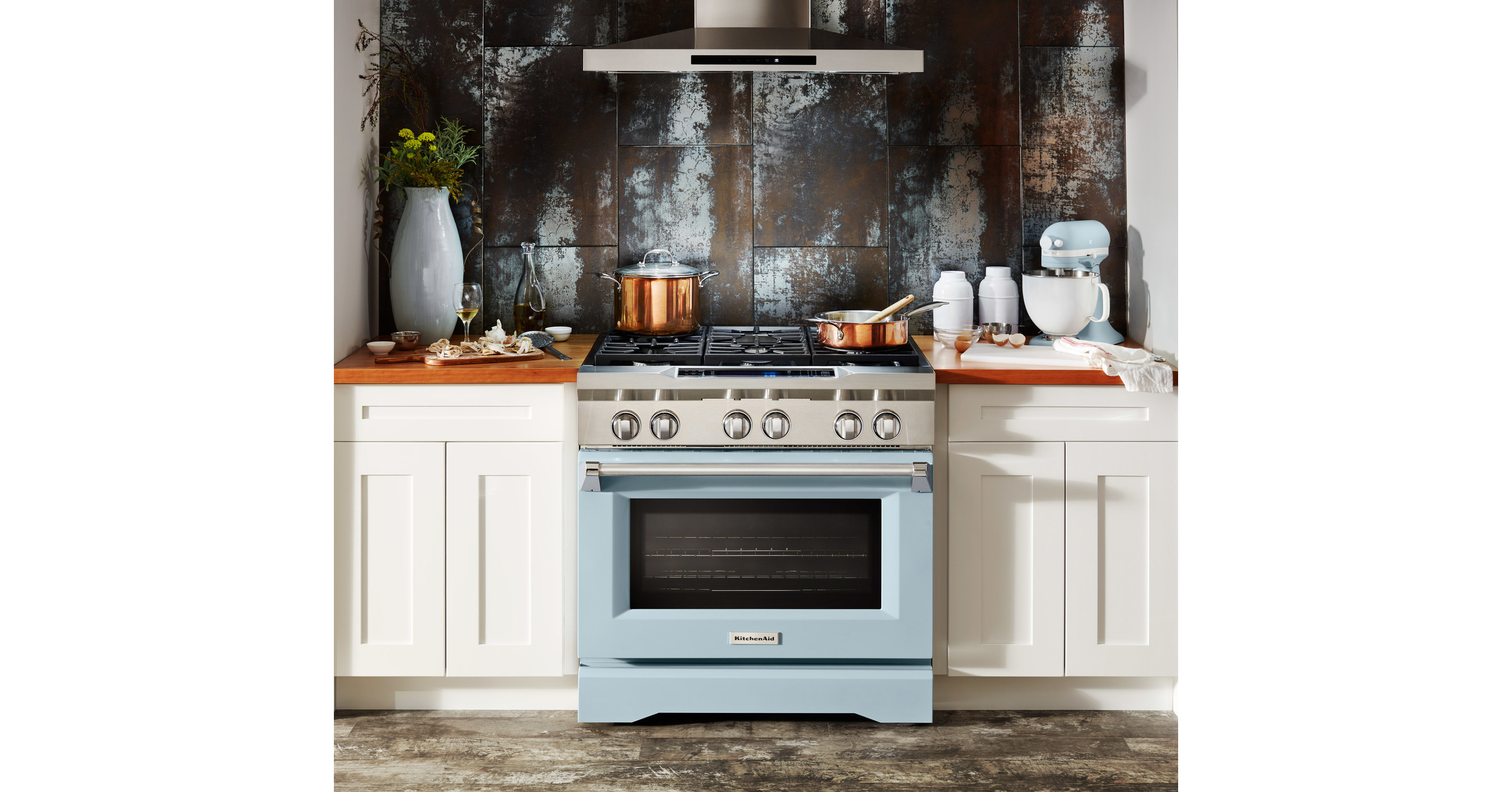 https://mma.prnewswire.com/media/738962/KitchenAid___Oven_Misty_Blue_Lifestyle.jpg?p=facebook