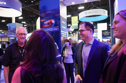 Michael Dell discusses the latest technology trends at VMWorld. Program partner, V5 Systems, showcased its market-ready IoT Connected Bundles at the conference. (PRNewsfoto/V5 Systems)