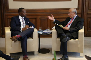 Premierminister Burt legt auf dem OECD-Gipfel in Paris den "Bermuda-Standard" für Fintech fest
