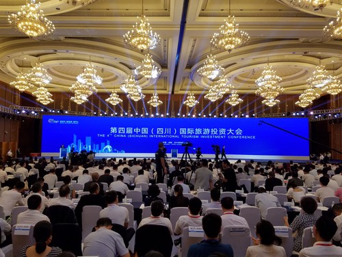 « La 4e Conférence internationale de Chine sur lʹinvestissement touristique a eu lieu à Chengdu, en Chine » (PRNewsfoto/Sichuan Provincial Tourism Deve)