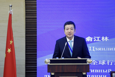 Mr. Lam Yu gives the keynote speech at the "One Belt, One Road" China-Kazakhstan Intelligence Media Forum