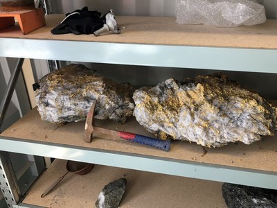 Fig. 1: 95 kg specimen stone (containing an estimated 2,440 ounces) and a 63kg specimen stone (containing estimated 1,620 ounces) recovered from the 15 level at Beta Hunt mine (CNW Group/RNC Minerals)