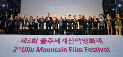 Winners and judges pose for a photo during the closing ceremony of the Ulju Mountain Film Festival in the southeastern county of Ulju on Sept. 11, 2018. (PRNewsfoto/2018 Ulju Mountain Film Festiva)