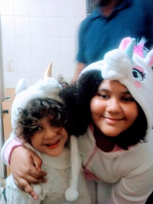 Conheça a Designer Mirim, de 11 anos, que vem encantando com seus desenhos em bolsas e acessórios feitos de PET