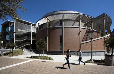 The 65,000-square-foot Anteater Learning Pavilion's 15 smart classrooms and auditoriums feature flexible furniture, multiple writing surfaces and wireless projection to optimize active learning. Steve Zylius / UCI