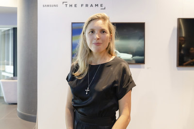 The Frame for 2018 delivers intuitive enhancements and an expanded array of art; internationally renowned art curator Elise Van Middelem joins Samsung Canada to celebrate the launch. (CNW Group/Samsung Electronics Canada)