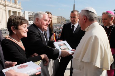 Gary and Meredith Krupp PTWF with Pope Francis