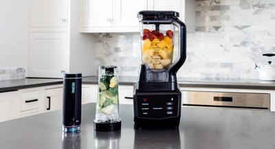 The one-touch Ninja FreshVac Pump is engineered to lock vitamins in, reduce oxidation and separation, bring out vibrant colors and rich flavors, and even keep drinks fresh overnight.